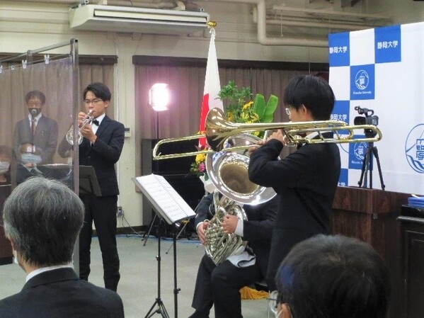 ▲静岡大学吹奏楽団による演奏 (浜松キャンパス)