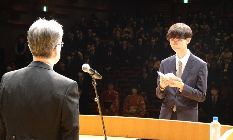 浜松地区の卒業生・修了生を代表して、情報学部 村松 俊平 さんから謝辞がありました
